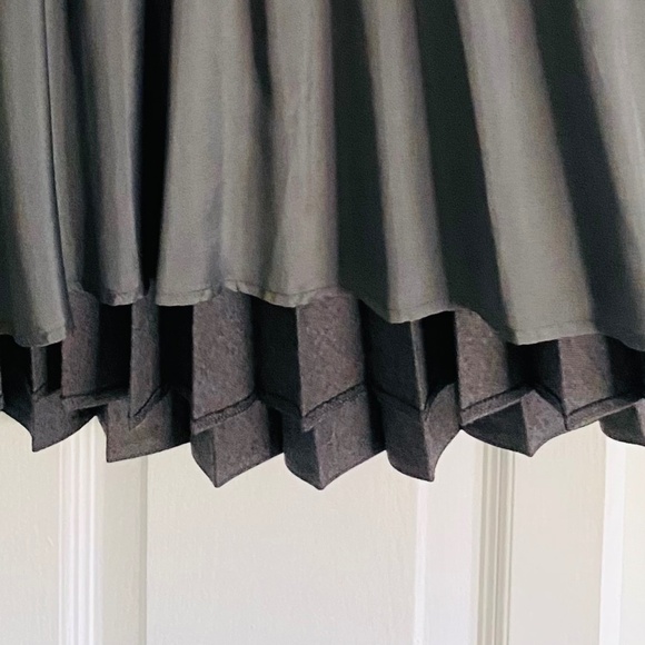 Banana Republic Pleated Wool Skirt - Picture 2 of 4